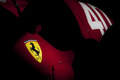 Musée Ferrari - rouge logo aile avant
