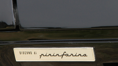 Ferrari 512 BBi noir logo aile arrière
