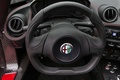Alfa Romeo 4C Spider rouge volant
