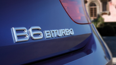 Alpina B6 Coupé - bleu - détail, badge B6