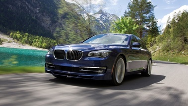 Alpina B7 2012 - bleue - 3/4 avant droit, dynamique