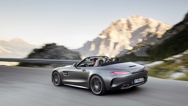 Mercedes AMG GTc anthracite mate 3/4 arrière gauche travelling