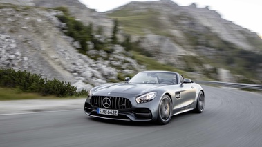 Mercedes AMG GTc anthracite mate 3/4 avant gauche travelling