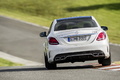 Mercedes-Benz AMG C63 - blanche - arrière, dynamique