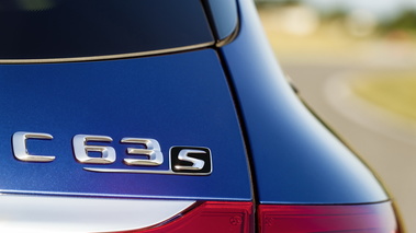 Mercedes-Benz AMG C63 S break - bleu - détail, logo 