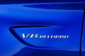 Mercedes-Benz AMG C63 S break - bleu - Détail, logo V8 Biturbo