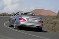 Mercedes SL63 AMG gris mate 3/4 arrière gauche travelling penché
