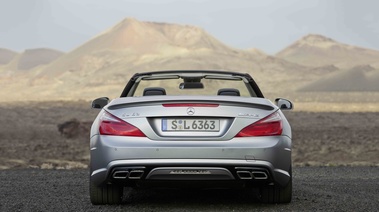 Mercedes SL63 AMG gris mate face arrière