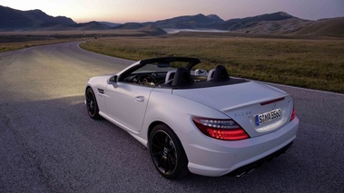 Mercedes SLK 55 AMG blanc 3/4 arrière gauche