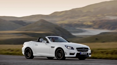 Mercedes SLK 55 AMG blanc 3/4 avant droit filé