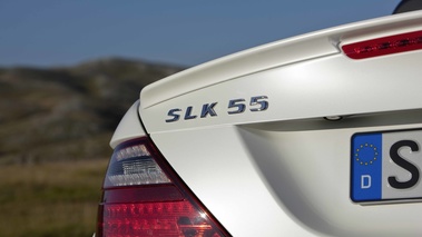 Mercedes SLK 55 AMG blanc logo coffre