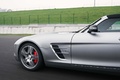 Mercedes SLS AMG Roadster anthracite satiné/mate aile avant gauche travelling