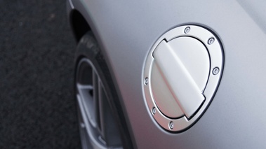 Mercedes SLS AMG Roadster anthracite satiné/mate trappe à essence