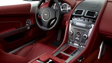 Aston Martin DB9 - argent - habitacle