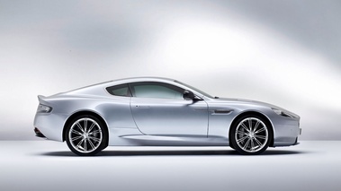 Aston Martin DB9 - argent - profil droit, coupé