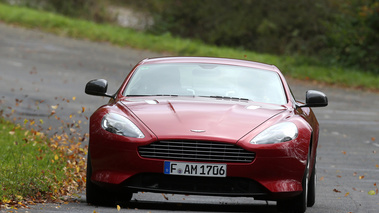 Aston Martin DB9 rouge face avant 3