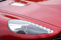 Aston Martin DB9 rouge phare avant 2