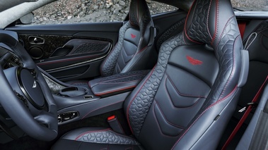 Aston Martin DBS Superleggera rouge/noir intérieur