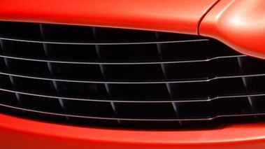 Aston Martin V12 Vantage Roadster - orange - détail bouclier avant