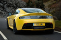 Aston Martin V12 Vantage S - jaune - 3/4 arrière gauche, dynamique