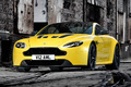 Aston Martin V12 Vantage S - jaune - 3/4 avant gauche