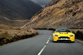 Aston Martin V12 Vantage S - jaune - face avant, filé