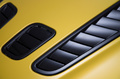 Aston Martin V12 Vantage S jaune louvres capot