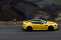 Aston Martin V12 Vantage S - jaune - profil droit dynamique