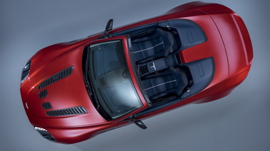 Aston Martin V12 Vantage S Roadster - rouge - vue de dessus