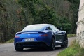 Aston Martin Vanqsuih bleu 3/4 arrière droit