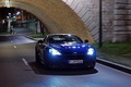 Aston Martin Vanquish bleu 3/4 avant droit travelling