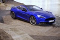 Aston Martin Vanquish bleu 3/4 avant droit vue de haut