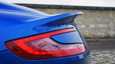 Aston Martin Vanquish bleu feux arrière 2