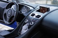 Aston Martin Vanquish bleu tableau de bord