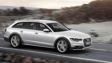 Audi A6 Allroad - Blanc - 3/4 avant droit, dynamique