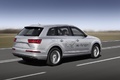 Audi Q7 e-Tron - Gris - 3/4 arrière droit