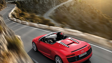 Audi R8 Spyder 2013 - rouge - 3/4 arrière gauche