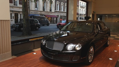 Bentley Continental Flying Spur Linley noir 3/4 avant gauche