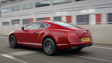 Bentley Continental GT V8 rouge 3/4 arrière gauche travelling