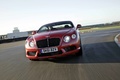 Bentley Continental GT V8 rouge face avant travelling penché