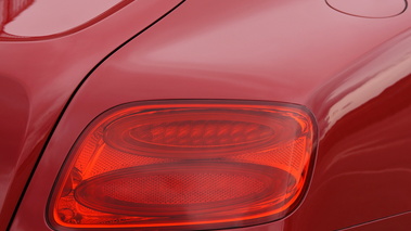 Bentley Continental GT V8 rouge feux arrière