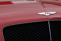 Bentley Continental GT V8 rouge logo capot