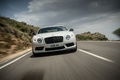 Bentley Continental GT V8 S blanc face avant travelling penché