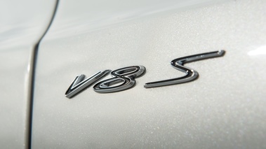 Bentley Continental GT V8 S blanc logo aile avant