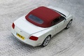 Bentley Continental GTC 2011 blanc 3/4 arrière droit capoté vue de haut