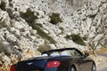 Bentley Continental GTC 2011 bleu 3/4 arrière droit travelling penché debout