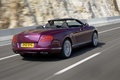 Bentley Continental GTC 2011 violet 3/4 arrière droit travelling penché