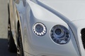 Bentley Continental GTC V8 blanc phares avant debout