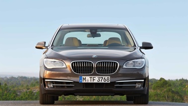 BMW 750Li MY2012 marron face avant