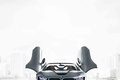 BMW i8 Spyder Concept face avant portes ouvertes debout
